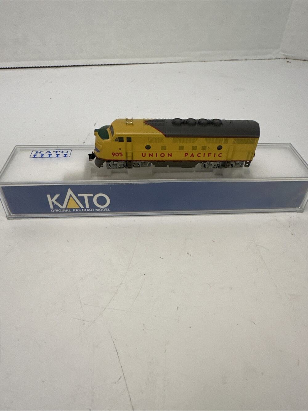 Kato N Scale F3-A Phase 2 Union Pacific Diesel Locomotive For Train, Set Layout